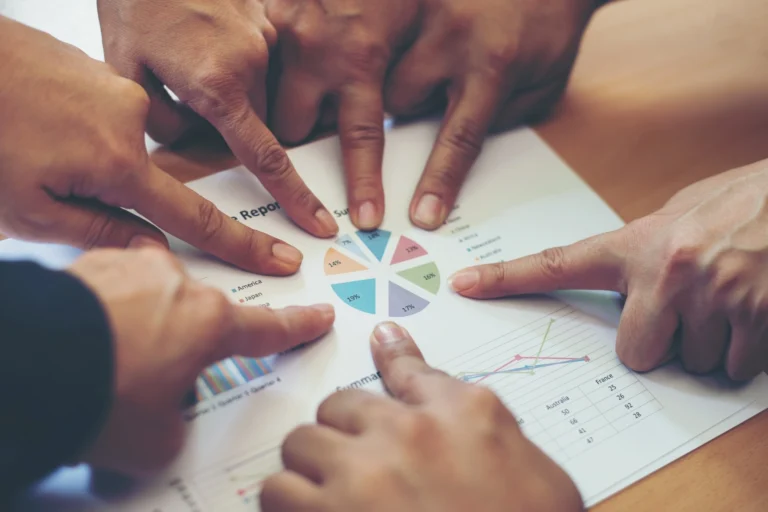 strategy-statistics-human-professional-group_1150-